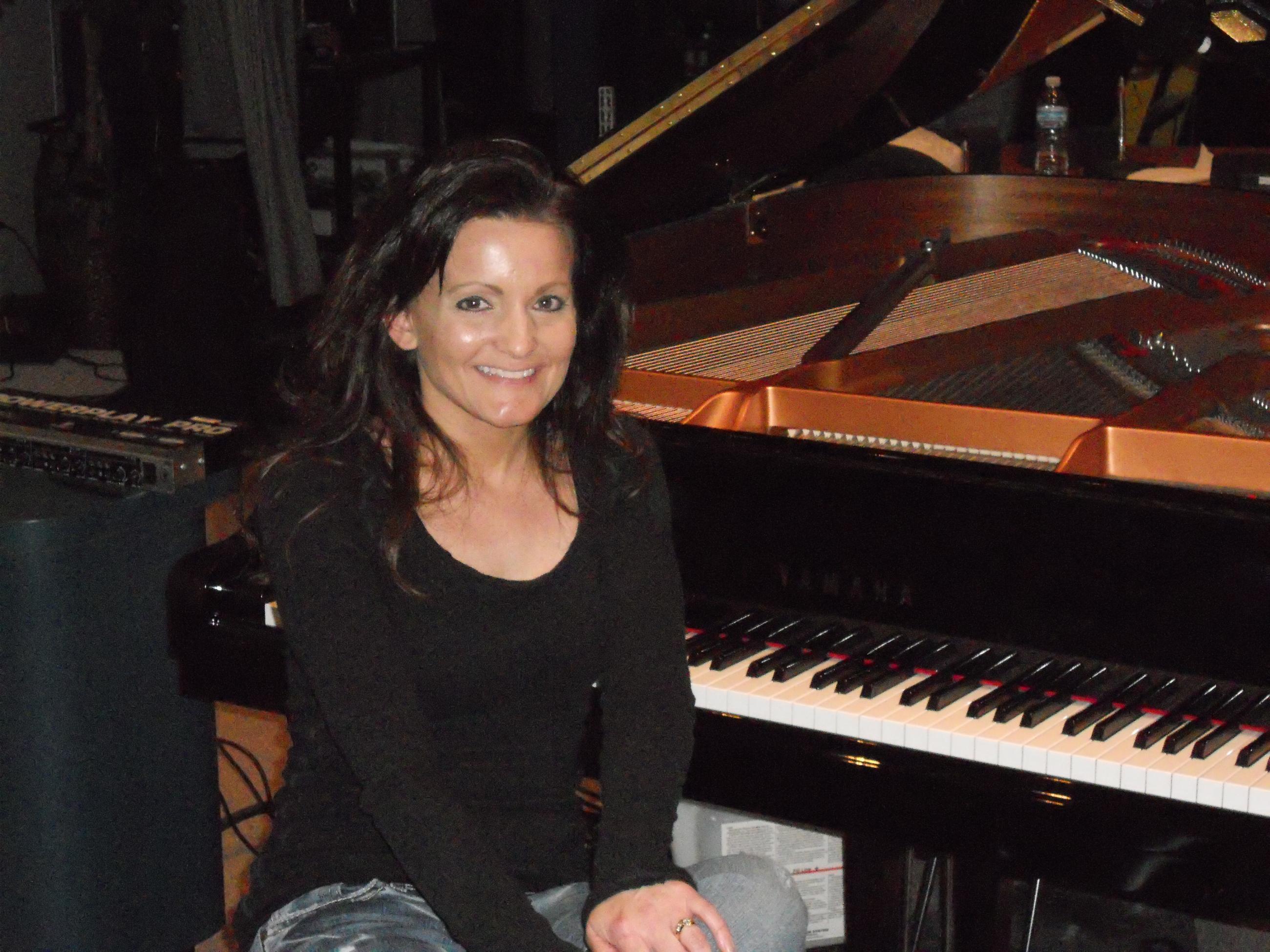 Solo Pianist, Amy Lauren Recording, On Water@ Sound Strations Solo Pianist, Amy Lauren Recording, On Water@ Sound Strations